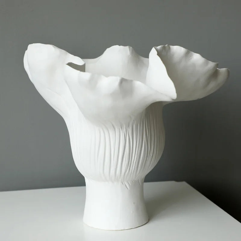 Ceramic Vase White Handicraft in The Shape of Irregular Flower Buds Flower Vase Floral Arrangement Accessories Home Decoration