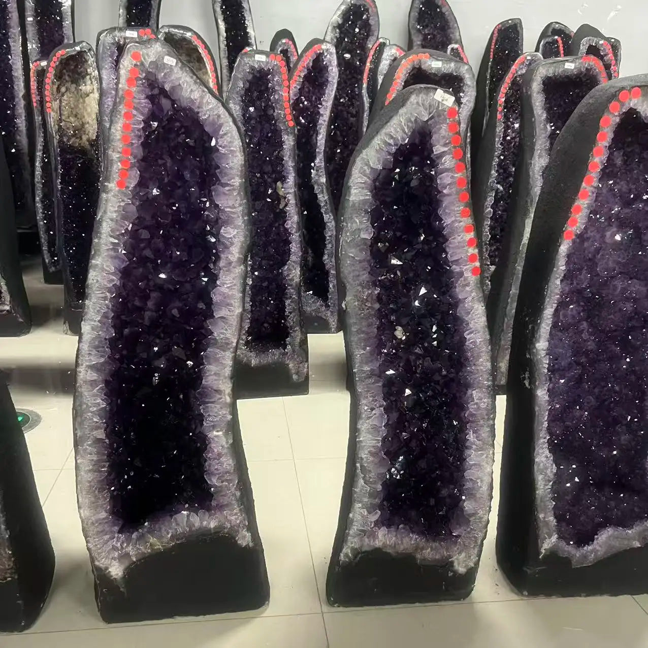 Natural amethyst dinosaur egg quartz crystal cave specimen treatment spiritual energy witchcraft wealth home decoration