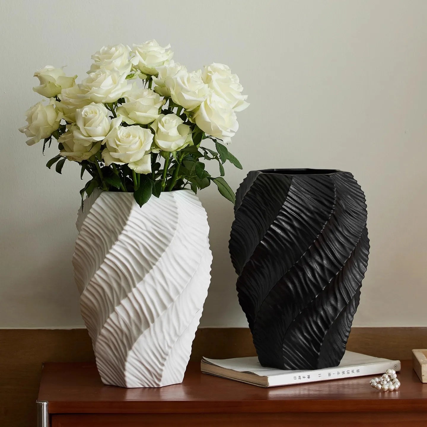 Italian Minimalist Style Living Room Decoration Handmade Solid-Color Vase Light Luxury Artistic Photography Props Ceramic Vase