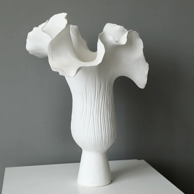 Ceramic Vase White Handicraft in The Shape of Irregular Flower Buds Flower Vase Floral Arrangement Accessories Home Decoration