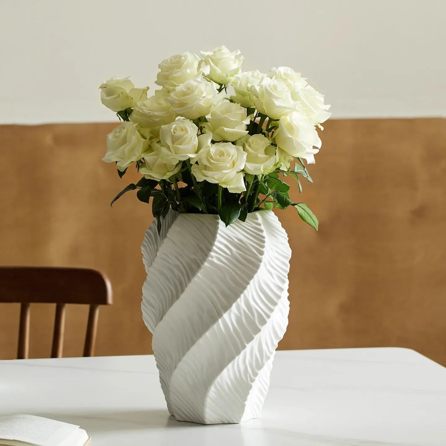 Italian Minimalist Style Living Room Decoration Handmade Solid-Color Vase Light Luxury Artistic Photography Props Ceramic Vase