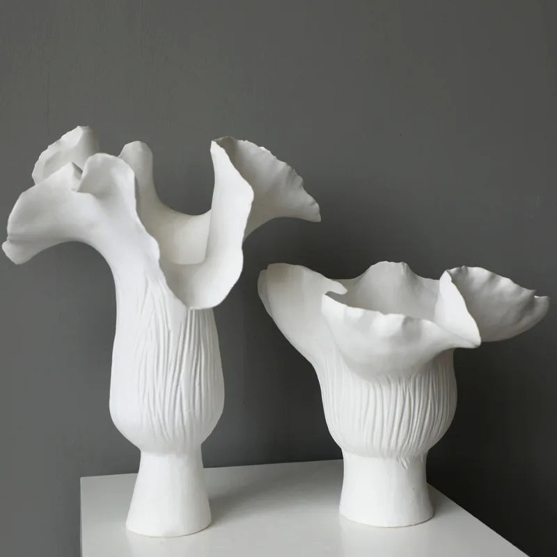 Ceramic Vase White Handicraft in The Shape of Irregular Flower Buds Flower Vase Floral Arrangement Accessories Home Decoration