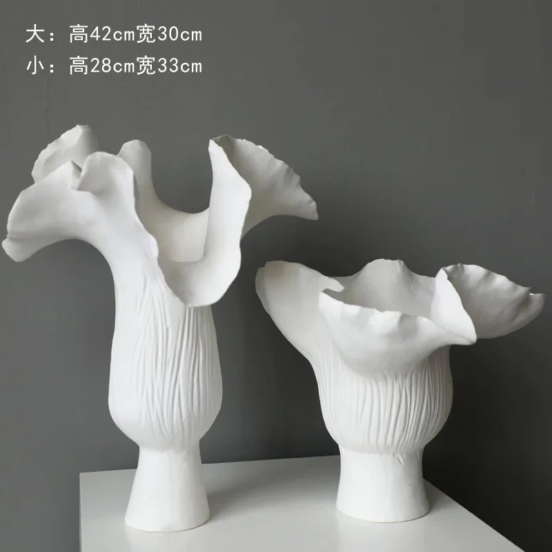 Ceramic Vase White Handicraft in The Shape of Irregular Flower Buds Flower Vase Floral Arrangement Accessories Home Decoration